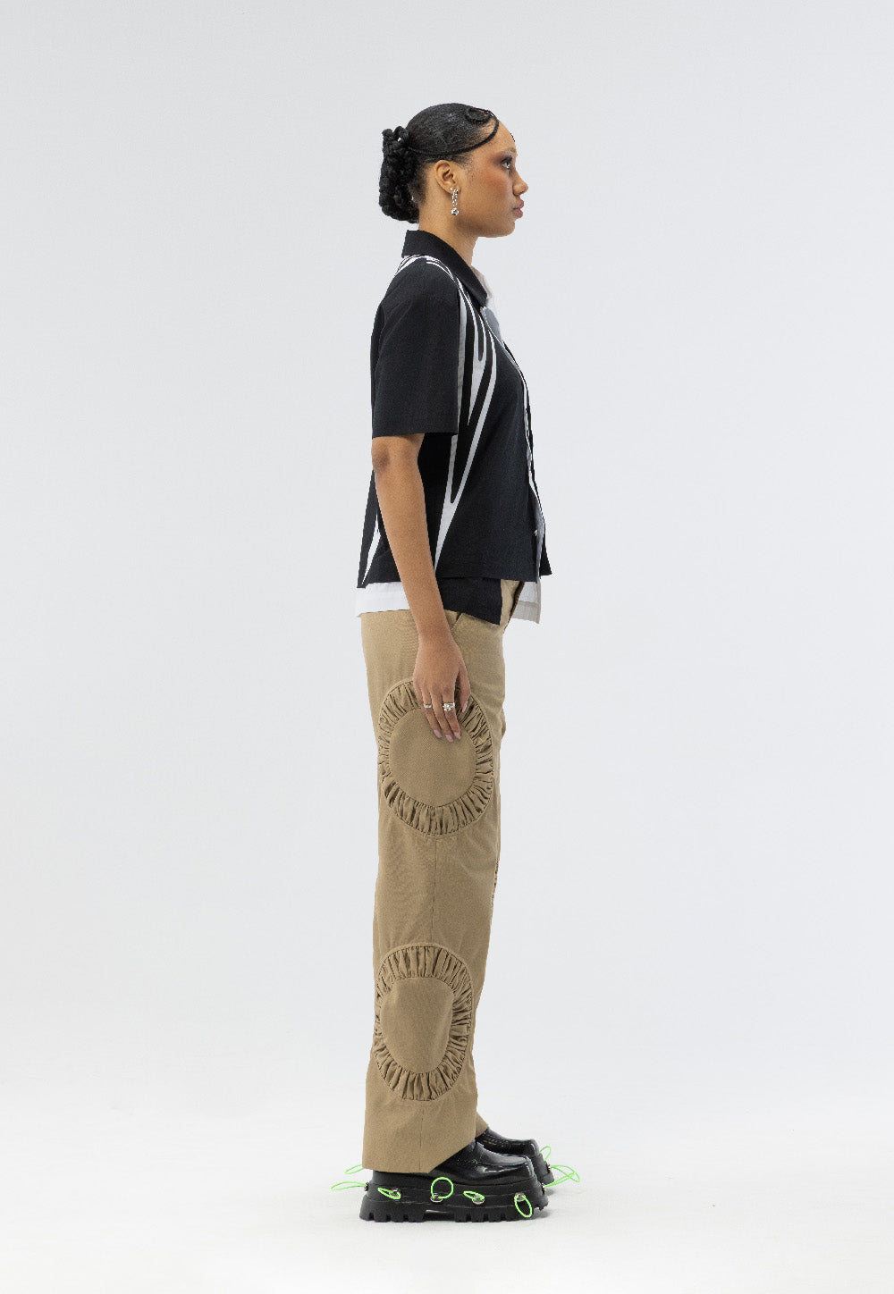 ANICRU Star Shirt in black and white, side view
